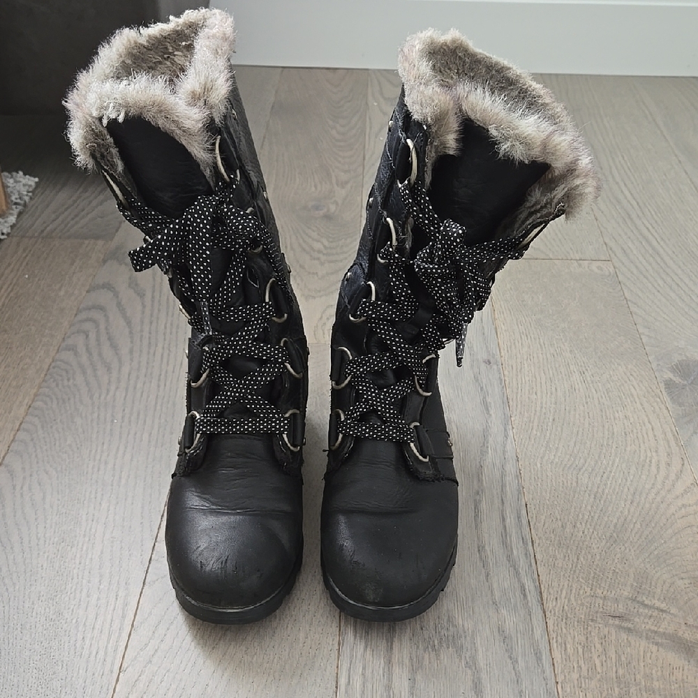Sorel Black Winter Boots with Fur Trim